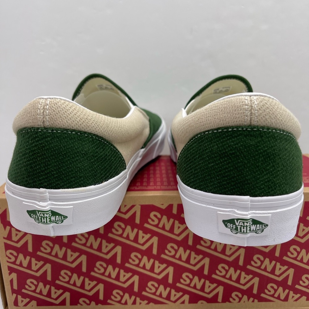 Vans Men’s Classic Slip-On
Twill Turtledove/Green
VN0A5JLXCOB Sneakers - Picture 11 of 16